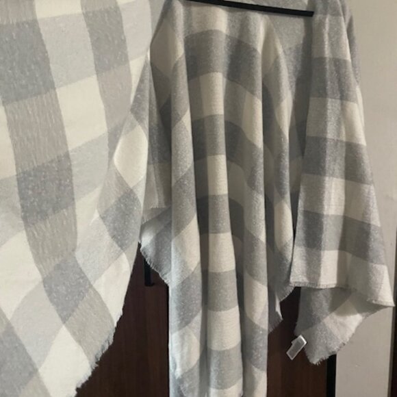 Old Navy Gray & White Plaid Blanket Scarf | One Size | New - Picture 5 of 5